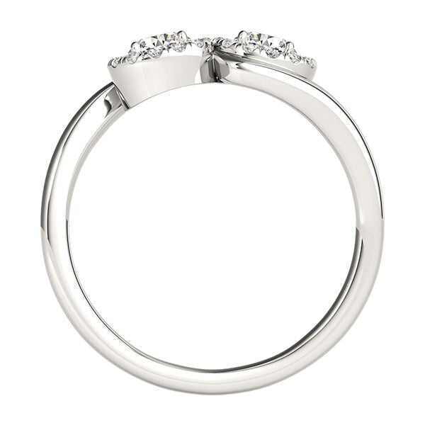 Bague en or blanc 14 carats avec deux diamants ronds sertis d'un halo (3/8 carat au total)