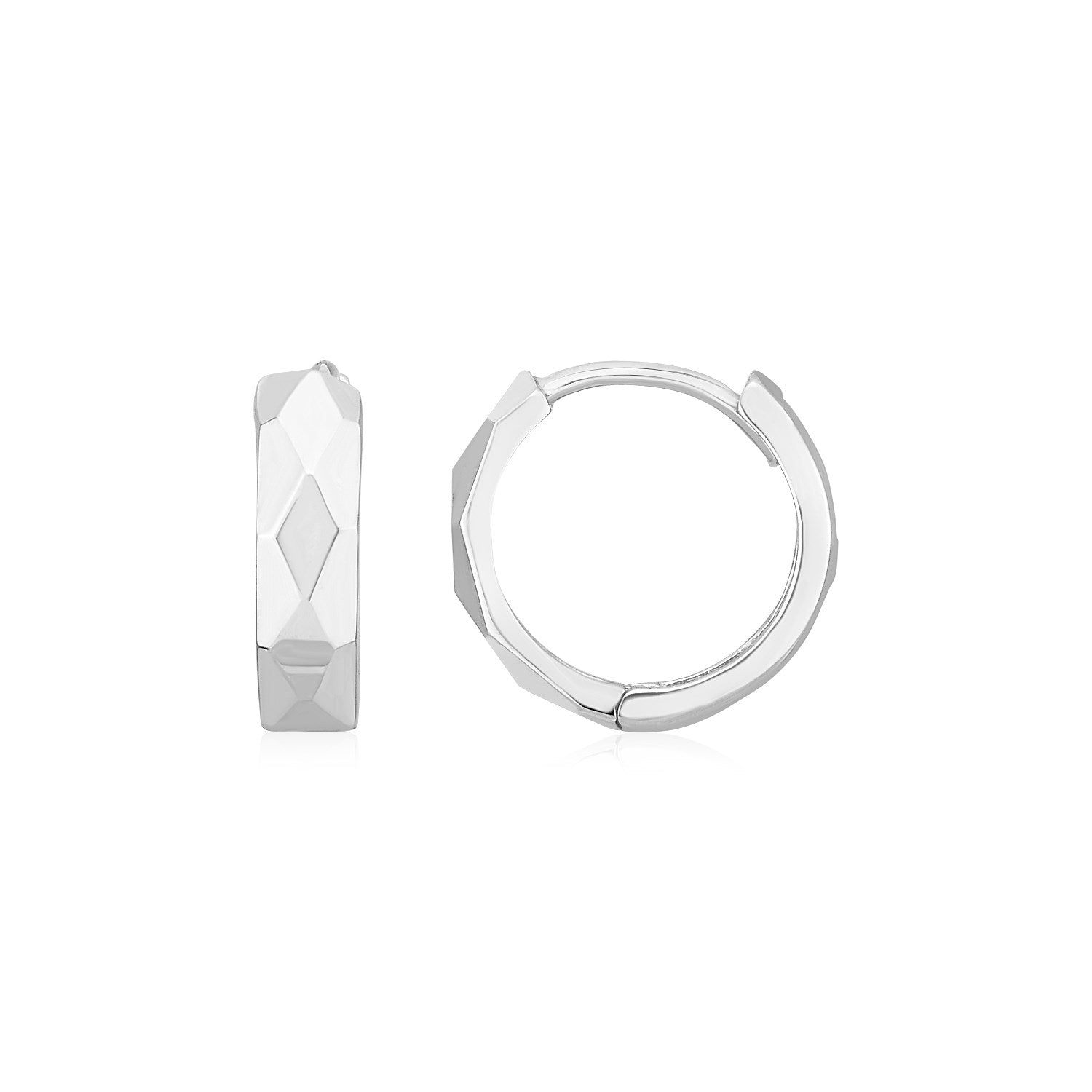 Boucles d'oreilles Huggie à facettes en or blanc 14 carats avec motif diamant