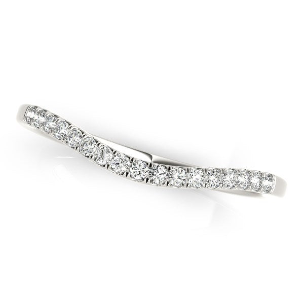 Alianza de boda de diamantes curvados suaves en oro blanco de 14 k (1/8 quilates)