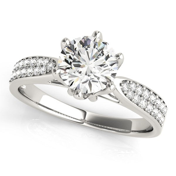Anillo de compromiso de diamantes de oro blanco de 14 k con seis puntas y banda pavé (1 5/8 quilates)